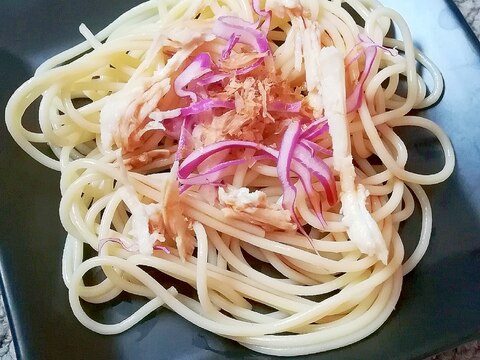 鶏ハムと紫キャベツの和風冷製パスタ